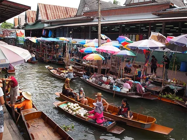 Damnoen Floating Market