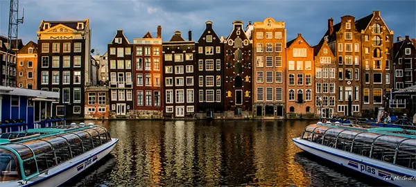 Damrak Amsterdam